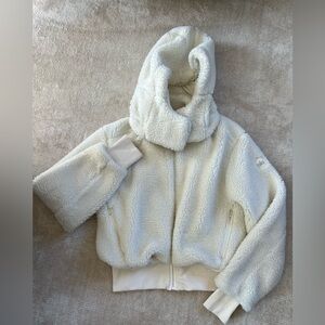 ALO Yoga Foxy Sherpa Jacket cream off white